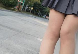 森萝财团 – 图集中的默陌：每一寸美足都值得仔细琢磨