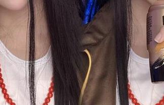 拿走楚楚子w的校服写真合集，感受那种难以言表的魅力吧！
