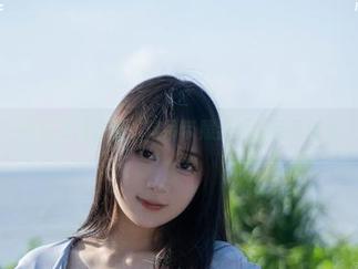 不愧是浅安安，这吊带照我看的目不转睛
