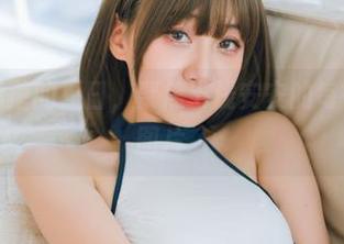 当桃花掉落的夏日，聚焦于浅安安的每一张私拍图片。