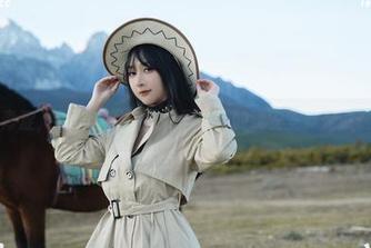 淡淡的青涩，似有似无，免费照片里的浅安安真是煞费苦心。