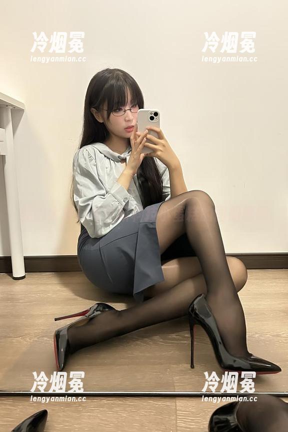 美脚大赏：海克斯科技小蛋糕的图册情愫
