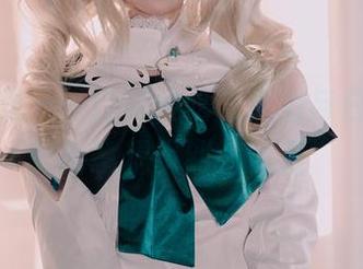 私拍随想——白莉爱吃巧克力与白丝，搭配出意想不到的可爱。