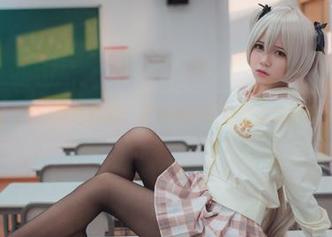 白金Saki黑色套图：看她如何轻松霸占你的眼球！