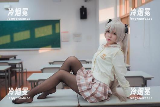 白金Saki黑色套图：看她如何轻松霸占你的眼球！