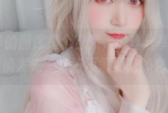白银81的图库是个宝藏，肉丝分享在其中悄悄发光，幸好不需要吃掉它。