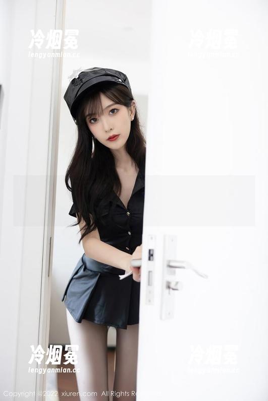 秀人网-安琪 秀人网 - 吊带or不吊带,安琪的福利写真让你无法选择啊!