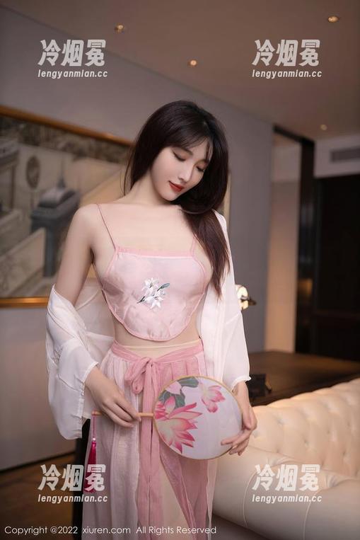 秀人网-小逗逗 秀人网 - 谁说水手服只能在海边?小逗逗的图片让你想马上下载!
