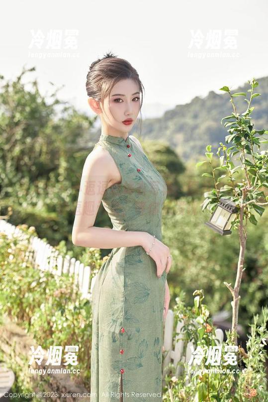 秀人网 - 小逗逗连体衣写真：图片中藏着的逗趣元素，等你来发现！