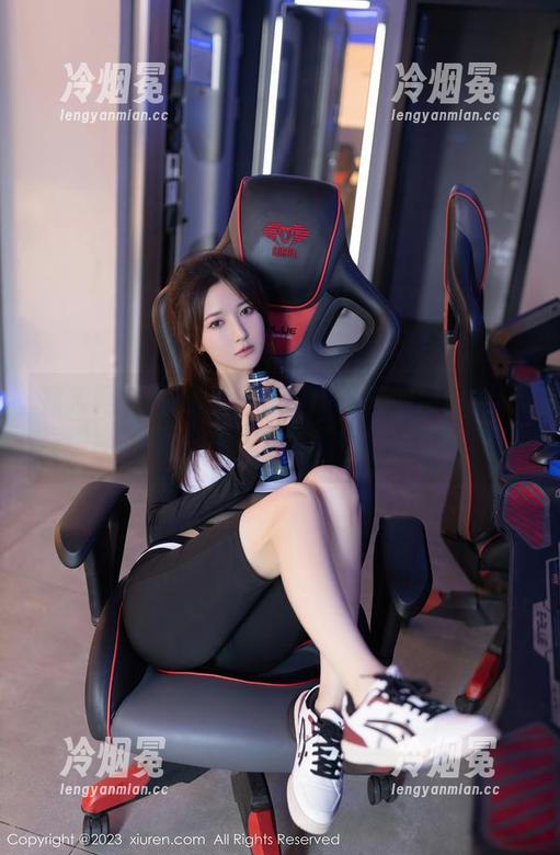 秀人网-果儿celia 秀人网 - 果儿celia:在线教你如何用眼镜提高‘视’力,图集超多对比,哈哈!