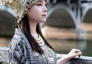 秀人网 – 灿宝的另类制服合集，图片中是谁忘了拉链？