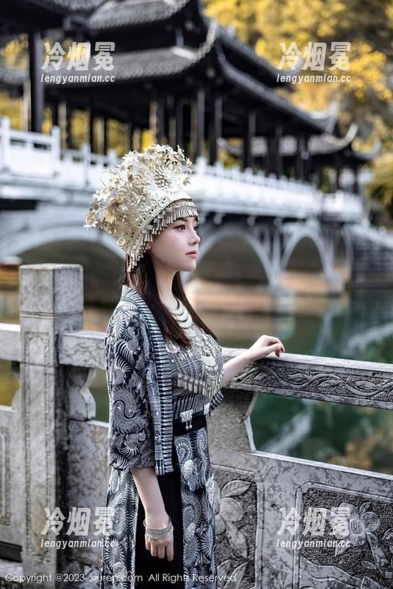 秀人网 - 灿宝的另类制服合集，图片中是谁忘了拉链？