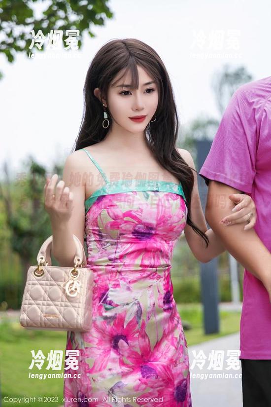 秀人网-芭比KIKI 秀人网 - 她的免费瑜伽图集,芭比KIKI的身姿轻盈,你会想问,自己能达到吗?我却没有勇气一试!