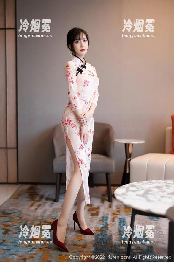 秀人网-黄可Christine 秀人网 - 这波黄可Christine的学姐图包,分享的时候别害羞哦,呼呼