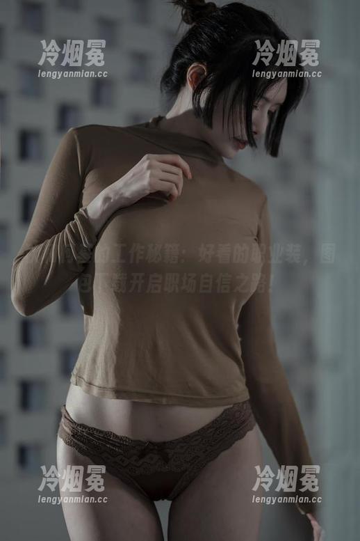 秋和柯基的工作秘籍：好看的职业装，图包下载开启职场自信之路！