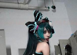 绞肉姬KaruneSHI-E的新图片，特别适合放在老友的婚礼视频里偷偷乐！