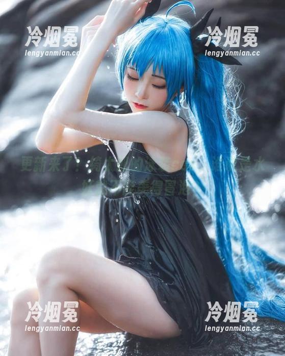 更新来了！绮太郎的泳装cos，谁说是水妖就不能美得冒泡？