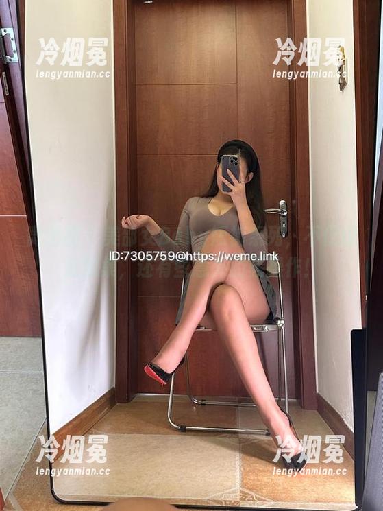 美邵女Baby 微密圈 - 美邵女Baby短裤系列,不仅仅是图集,还有些意外的骚操作!