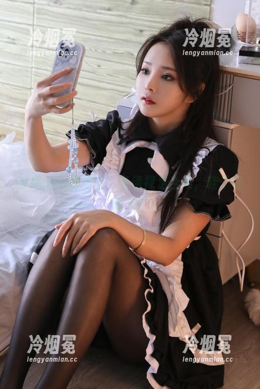 苏嫣qvq的足迹：高清裸足合集，鞋子在哪儿？