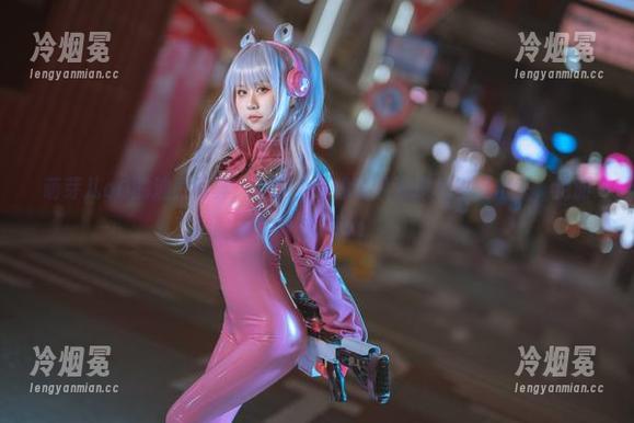萌芽儿o0 萌芽儿o0的油亮写真,看起来好像刚从油漆桶里滑出来,艳丽得一塌糊涂!