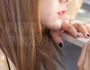 蜜桃社 – 李颖诗空姐角色，私拍里有意想不到的图片小角落。