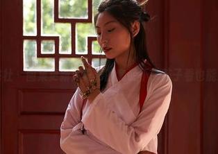蜜桃社 – 图集更新！真希的套装不带脑子看也能爱上