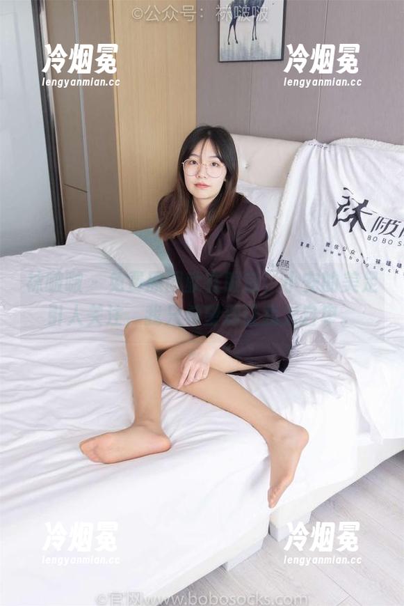 袜啵啵-小安 袜啵啵 - 免费原图就在眼前,小安的美足引人关注,我只希望别让我太自卑。