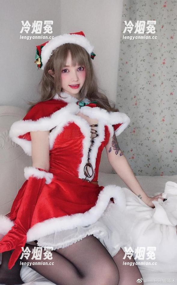 超级小禾儿的最新写真，偶然发现的女友侧影