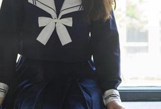 轰趴猫 – 原图描述的Ellie艾栗栗，制服搭配实在是让人捉摸不透