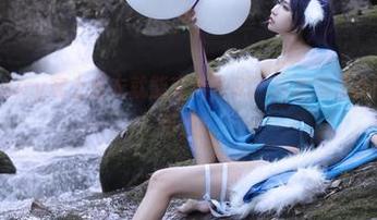 谁说阮邑Fairy穿上皮衣就能变得神秘？这套图里反而透着点小可爱！