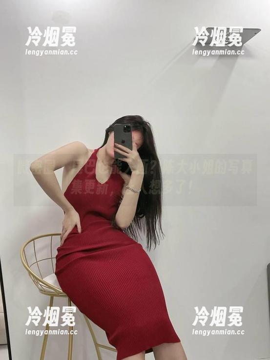 陈大小姐 微密圈 - 尾巴也能入画?陈大小姐的写真集更新,让人想多了!