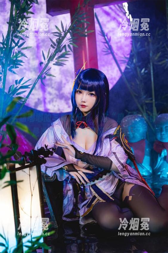 雪晴嘟嘟的写真集分享，这“魔女”身份，是准备给圣诞节破坏还是添彩？