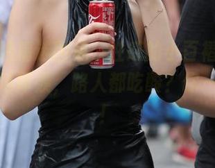 魔镜街拍精选图集，性感的小百褶裙美女让你全场厣羡，路人都吃酸？你一定得看！