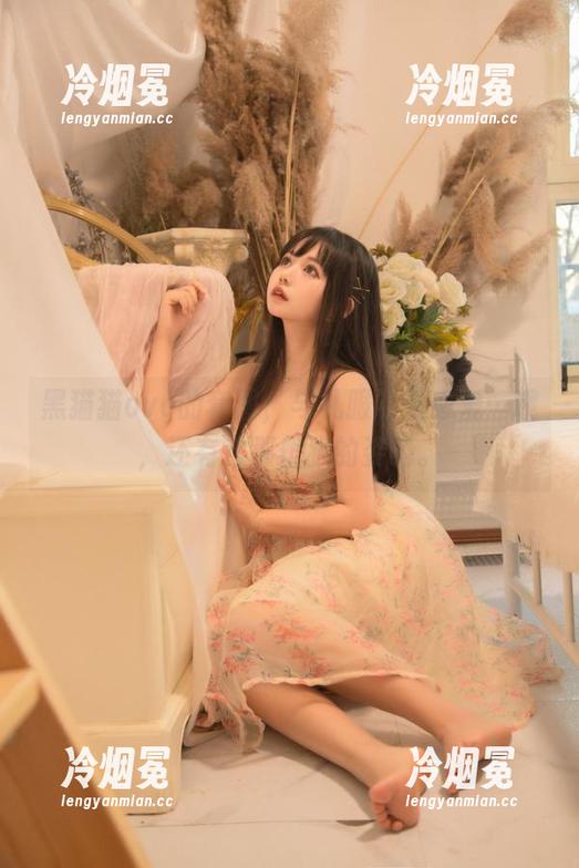黑猫猫ovo 黑猫猫ovo的套图,与礼服谈个恋爱…哦,还有它那优雅的姿势。